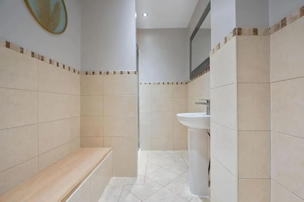 Holiday home Stradbroke House - 5 Bed Townhouse, Sleeps 11, Great For Group Stays & Workers, Free Parking & Netflix - Hosted By Stay Host Save Sheffield United Kingdom