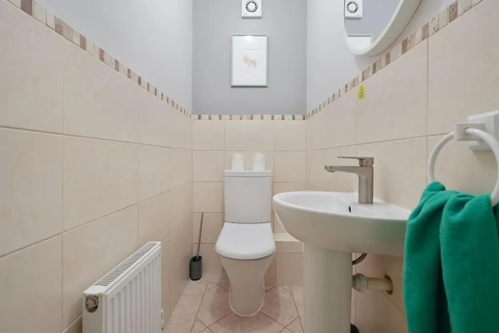 Stradbroke House - 5 Bed Townhouse, Sleeps 11, Great For Group Stays & Workers, Free Parking & Netflix - Hosted By Stay Host Save Sheffield 0*,