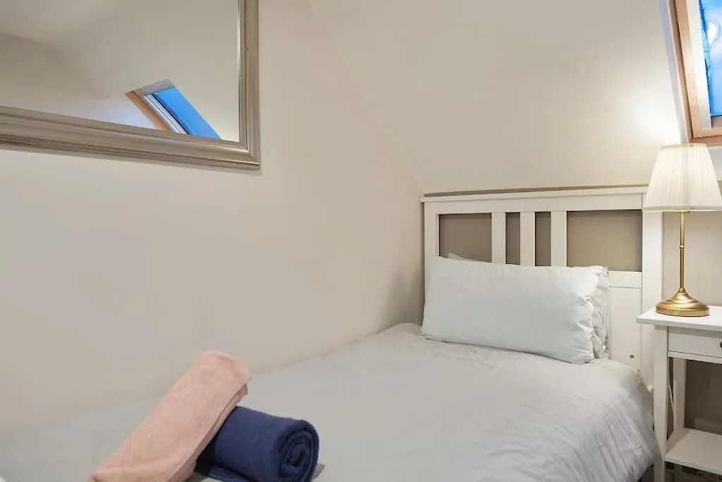 Stradbroke House - 5 Bed Townhouse, Sleeps 11, Great For Group Stays & Workers, Free Parking & Netflix - Hosted By Stay Host Save Sheffield United Kingdom