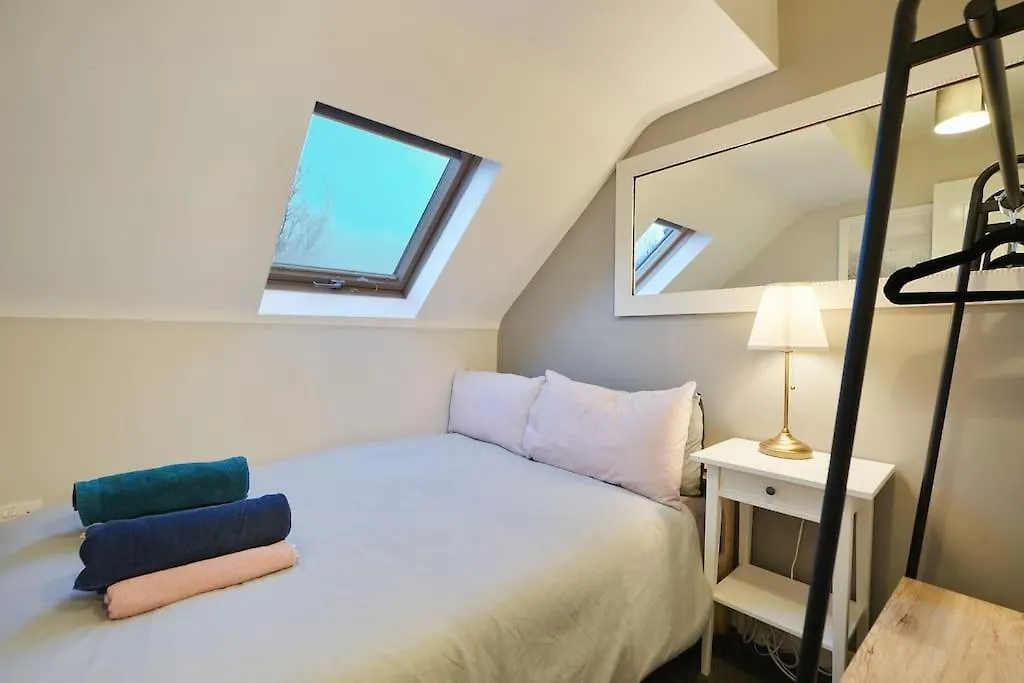 Stradbroke House - 5 Bed Townhouse, Sleeps 11, Great For Group Stays & Workers, Free Parking & Netflix - Hosted By Stay Host Save Sheffield Holiday home