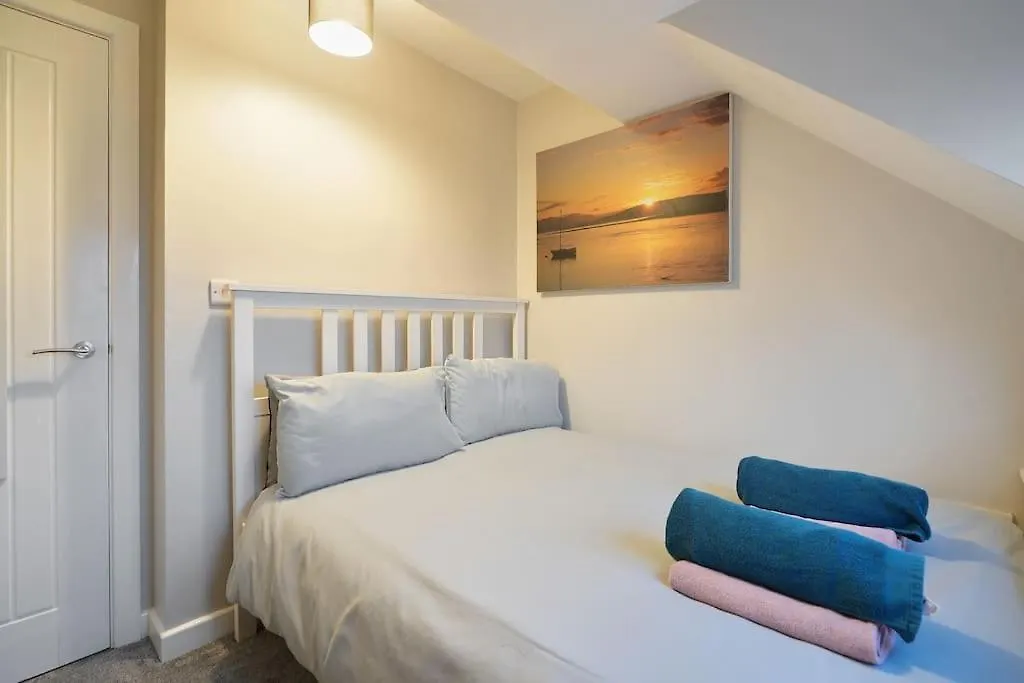 Holiday home Stradbroke House - 5 Bed Townhouse, Sleeps 11, Great For Group Stays & Workers, Free Parking & Netflix - Hosted By Stay Host Save Sheffield