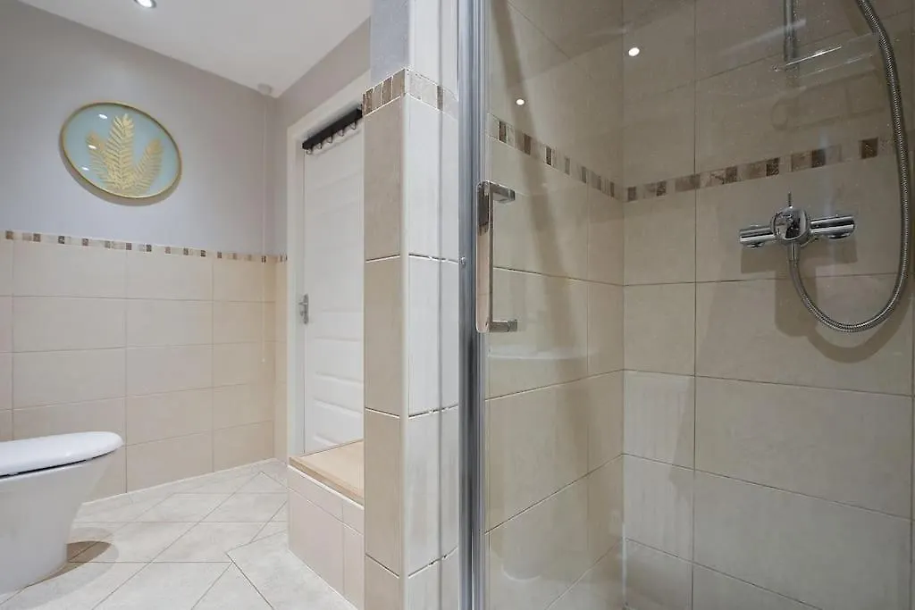 Stradbroke House - 5 Bed Townhouse, Sleeps 11, Great For Group Stays & Workers, Free Parking & Netflix - Hosted By Stay Host Save Sheffield Holiday home