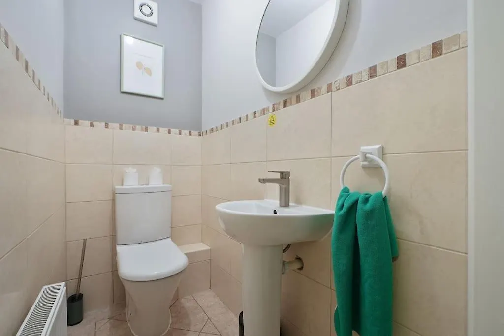 Stradbroke House - 5 Bed Townhouse, Sleeps 11, Great For Group Stays & Workers, Free Parking & Netflix - Hosted By Stay Host Save Sheffield