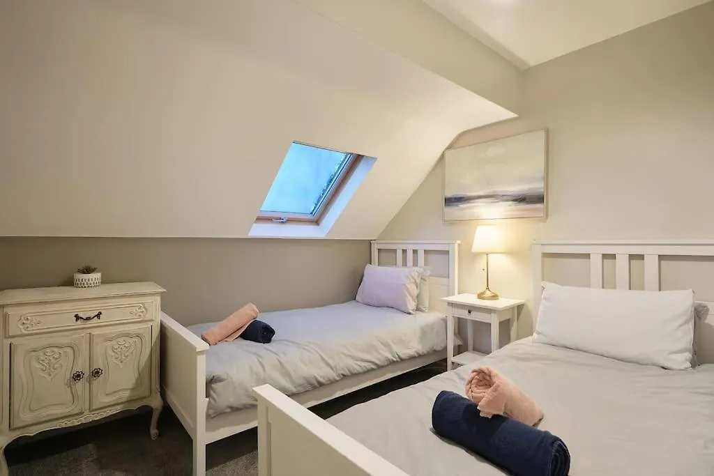 Stradbroke House - 5 Bed Townhouse, Sleeps 11, Great For Group Stays & Workers, Free Parking & Netflix - Hosted By Stay Host Save Sheffield 0*,