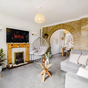 Holiday home Serene Boho Retreat: White Oak Charm House 7ppl, Sheffield