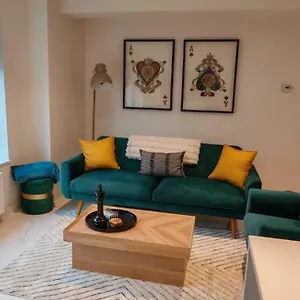 Luxury Apartment: Centre, Stylish, Modern Apartment Chester